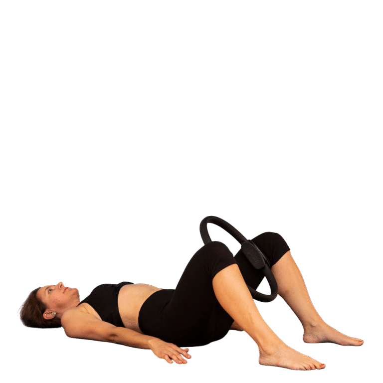 Pilates Übung mit Pilates-Ring in Rückenlage